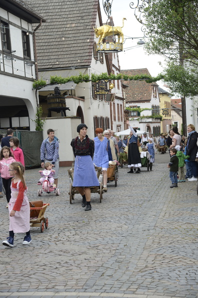 Kleine Sellemols Parade 16.05.2015 "Alles was älder is wie fuffzich Johr, uhne Modor, awer uff Räder, un die Leid in alde Kläder"