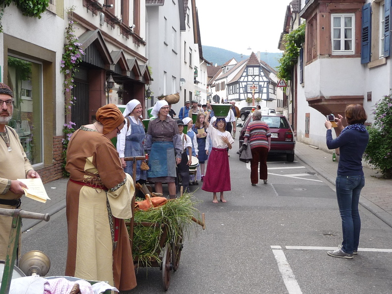 Kleine Sellemols Parade 16.05.2015 "Alles was älder is wie fuffzich Johr, uhne Modor, awer uff Räder, un die Leid in alde Kläder"