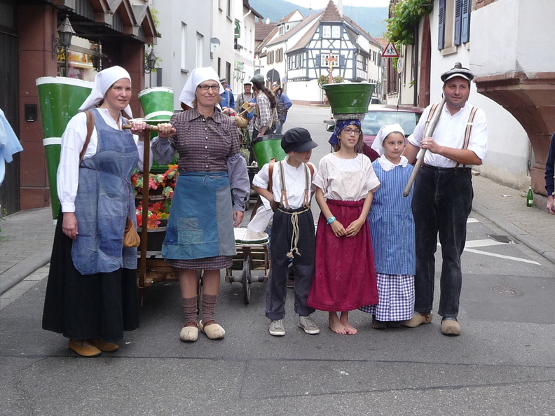 Kleine Sellemols Parade 16.05.2015 "Alles was älder is wie fuffzich Johr, uhne Modor, awer uff Räder, un die Leid in alde Kläder"