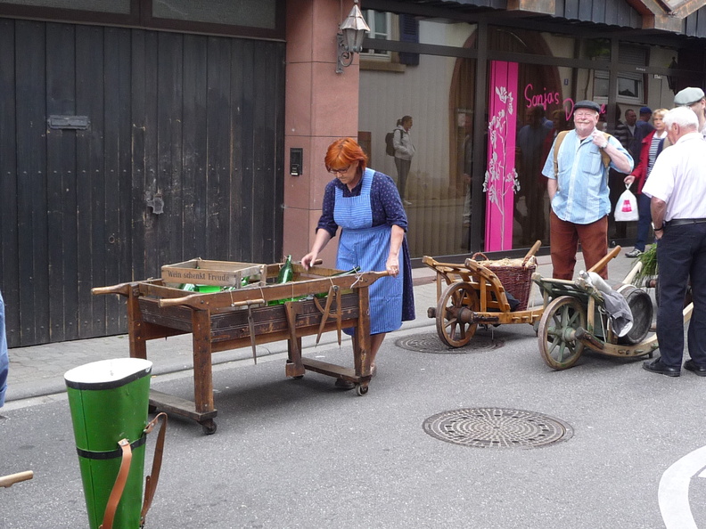 Kleine Sellemols Parade 16.05.2015 "Alles was älder is wie fuffzich Johr, uhne Modor, awer uff Räder, un die Leid in alde Kläder"