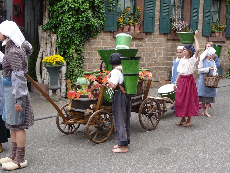 Kleine Sellemols Parade 16.05.2015 "Alles was älder is wie fuffzich Johr, uhne Modor, awer uff Räder, un die Leid in alde Kläder"