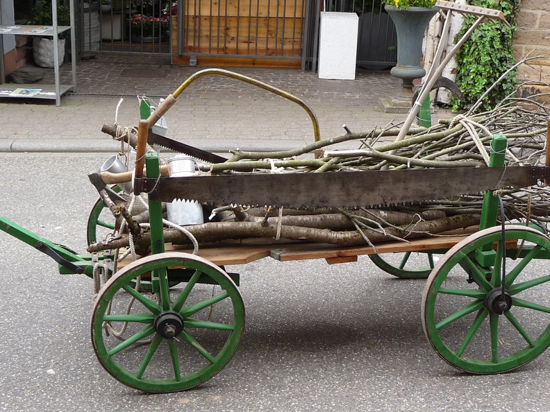 Kleine Sellemols Parade 16.05.2015 "Alles was älder is wie fuffzich Johr, uhne Modor, awer uff Räder, un die Leid in alde Kläder"