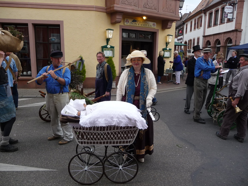 Kleine Sellemols Parade 16.05.2015 "Alles was älder is wie fuffzich Johr, uhne Modor, awer uff Räder, un die Leid in alde Kläder"
